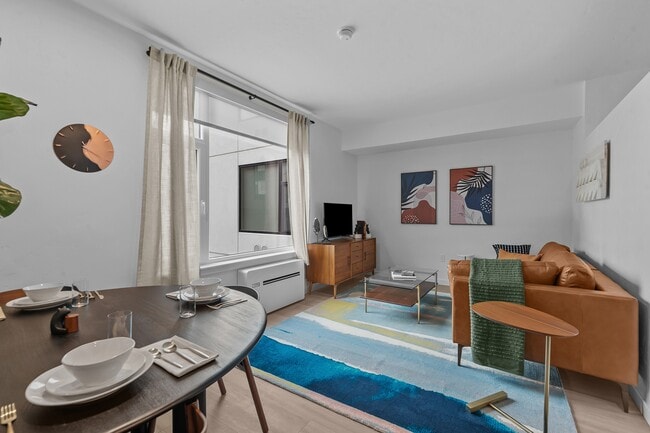 Building Photo - Tilian