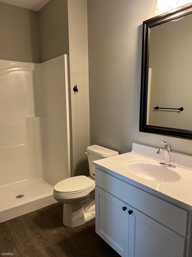 Building Photo - 3 br, 2.5 bath Townhome - Benson Courtyard...