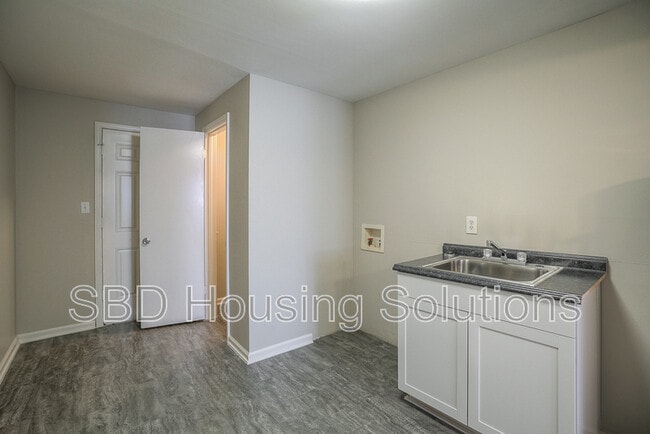 Building Photo - 8008 E 99 Terrace