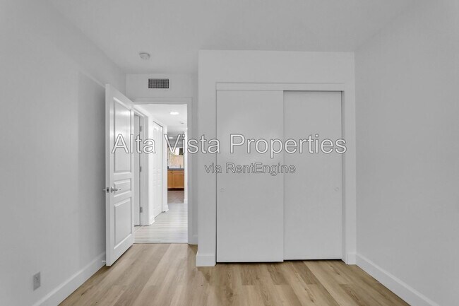 Building Photo - 7635 Eads Ave