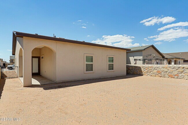 Building Photo - 14937 Tierra Fortaleza Ave