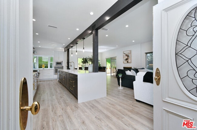 Building Photo - 16142 Bayberry Pl