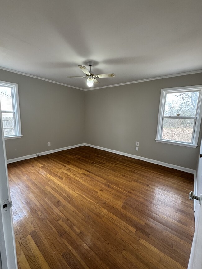 Building Photo - 708 Vassar Dr