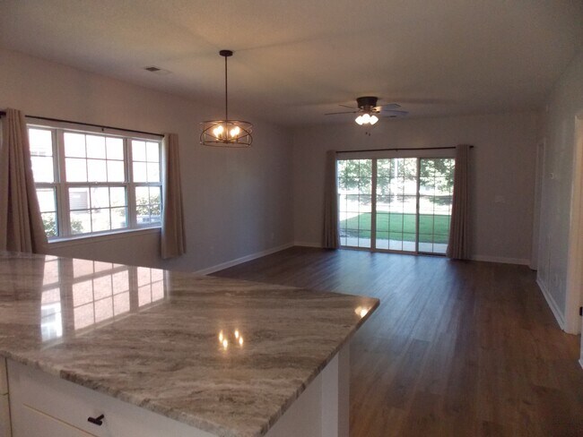 Building Photo - 3919 Gladiola Ct