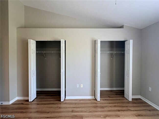 Building Photo - 3643 Pine Oak Cir