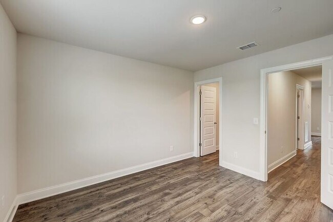 Building Photo - 1001 Lifford Ln