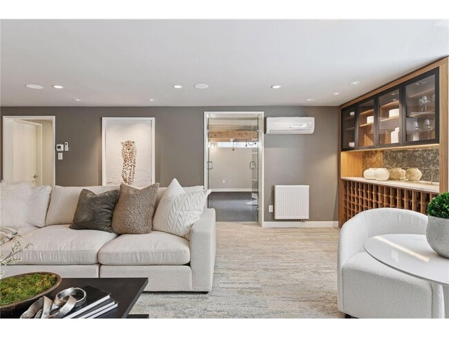 Building Photo - 3933 Zenith Ave S