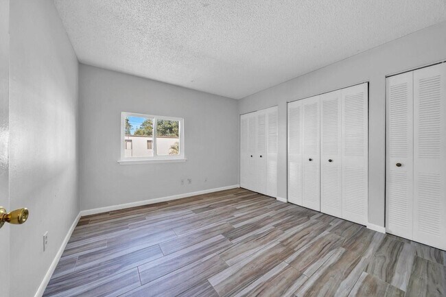 Building Photo - 308 Miracle Strip Pkwy SW