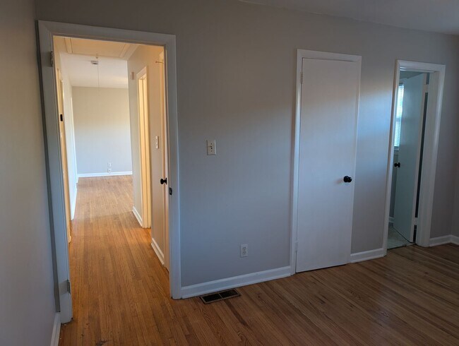 Building Photo - Cozy Ranch Style home located in the Matthews Park community.