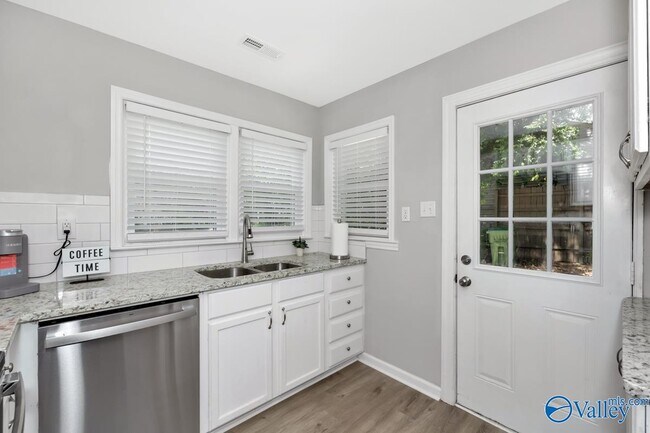 Building Photo - 2611 Whitesburg Dr