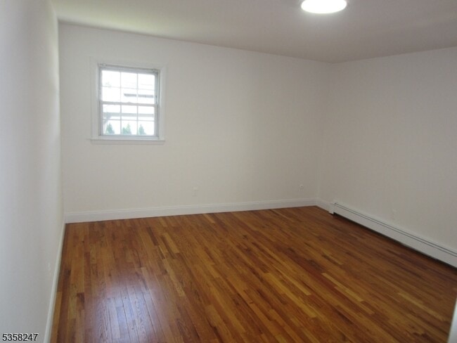 Building Photo - 423 Leonhardt Dr