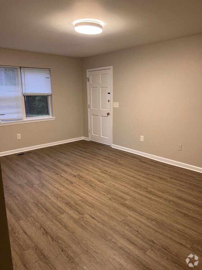 Building Photo - 1133 White Oak Dr