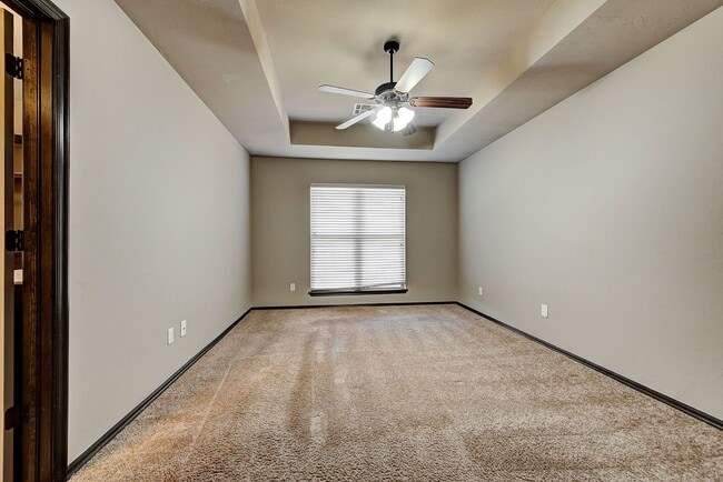 Building Photo - Spacious 3-Bedroom Home in Yukon – Modern ...