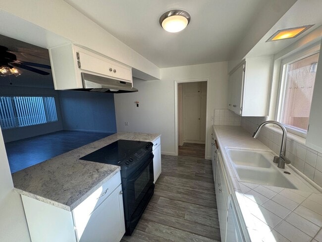 Building Photo - Spacious Ventura Keys Condo- Enjoy The Beach Life!