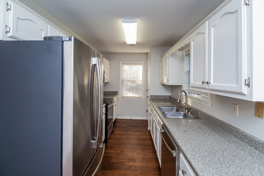 Building Photo - 5996 Southbend Ln