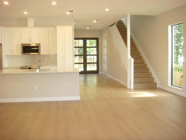 Building Photo - 3021 SW 1st Terrace