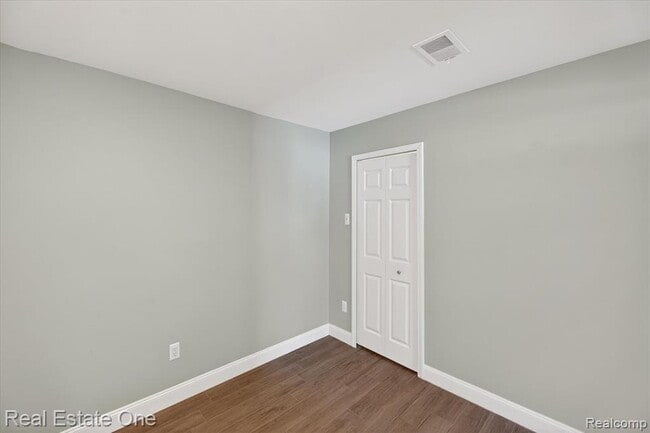 Building Photo - 874 N Main St