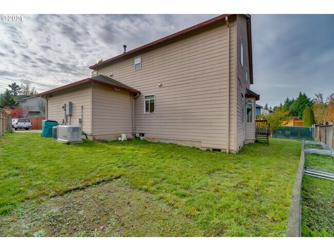 Building Photo - ***REST OF DECEMBER FREE***? Your Dream Rental: Large, Serene Home with Fenced Yard?