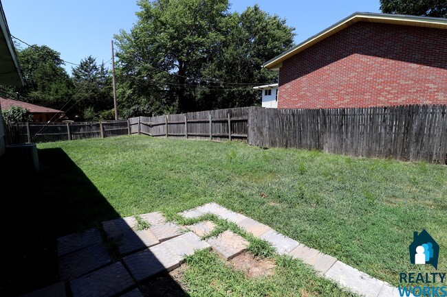 Building Photo - 3 Bedroom Home