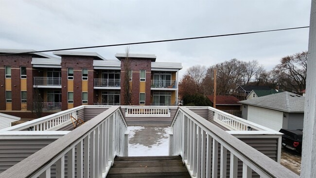 Building Photo - 513 S Brooks St