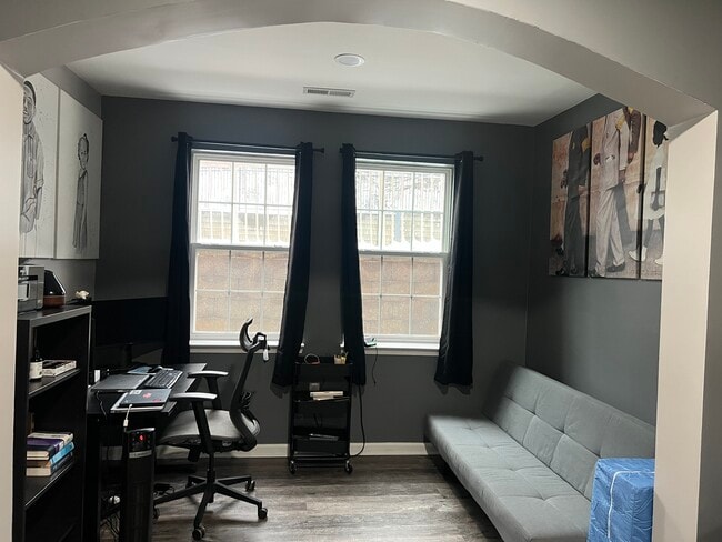 Building Photo - 400 Symphony Cir