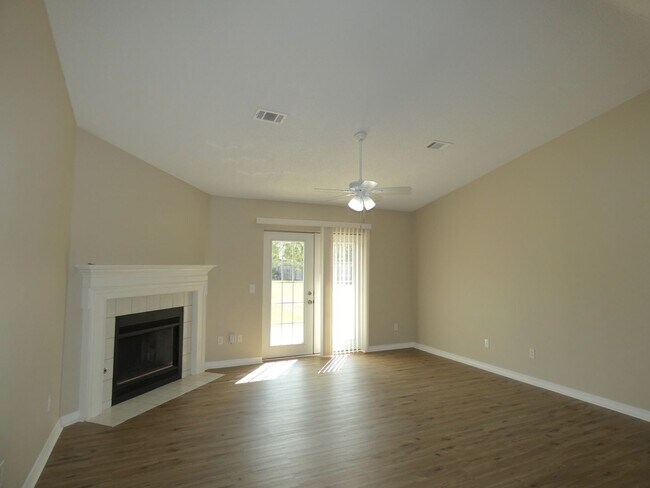 Building Photo - Spacious 3-Bedroom Home - Half Acre Lot