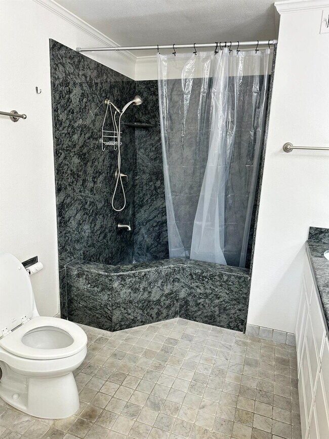 Building Photo - Fabulous condominium home on 6th Fairway of El Macero Country Club.