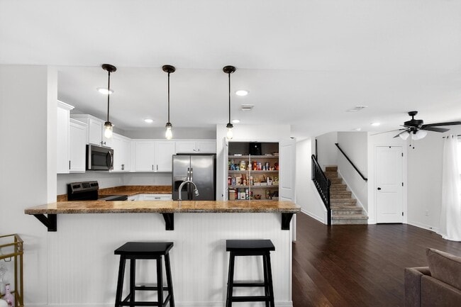 Building Photo - 507 Eisenhower Dr