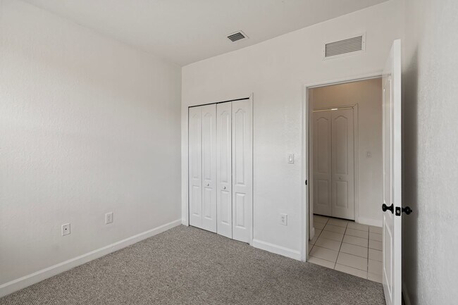 Building Photo - 2-bath condo on the 2nd floor with a newly...