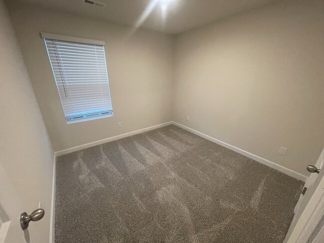 Building Photo - Room in Townhome on Memorial Pkwy