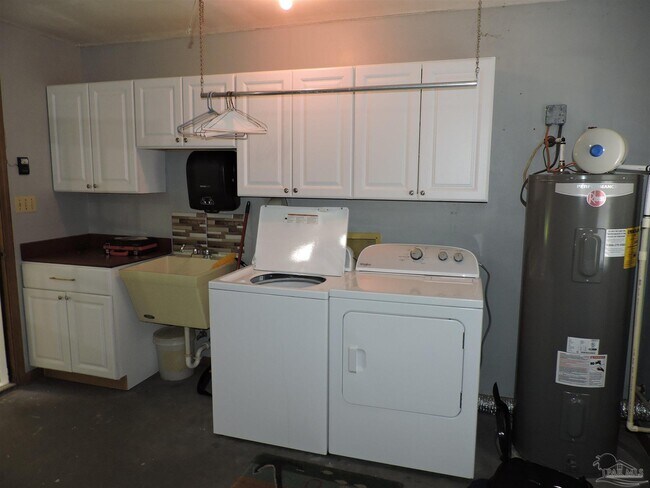 Building Photo - 1270 Palisade Rd