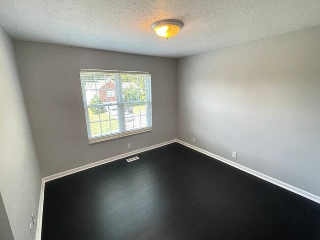 Building Photo - Harbortowne corner lot home with fenced yard and deck!