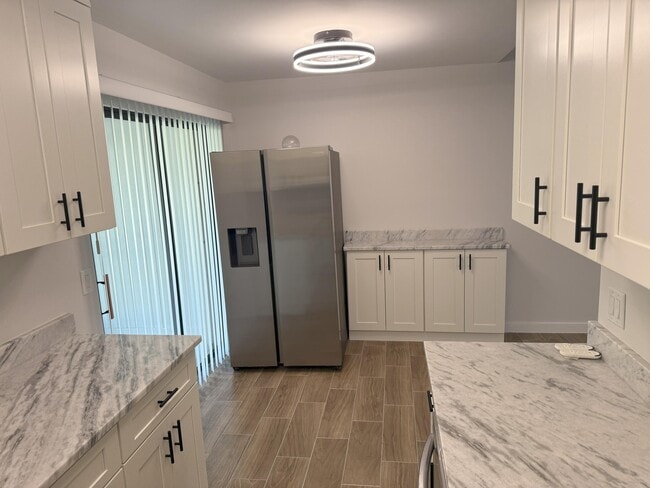 Building Photo - 440 Glenwood Dr