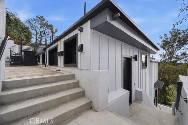 Building Photo - 6565 Pickwick St