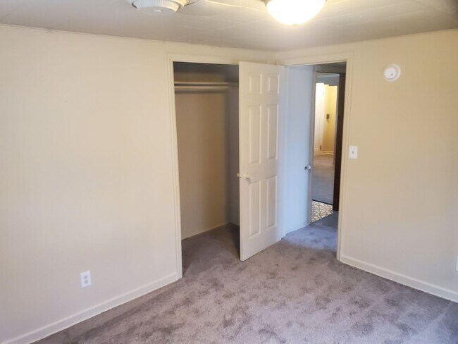 Building Photo - Spacious 2 BR/ 1BA Spokane Valley Home