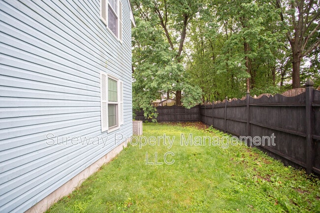 Building Photo - 12 Grant Ln