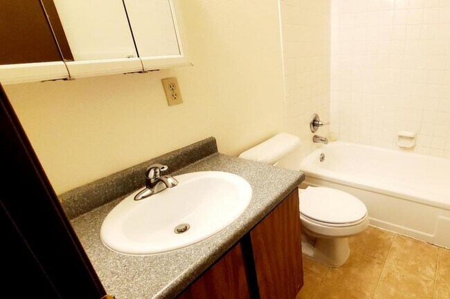 Building Photo - 906 Hersinger Pl