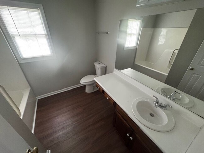 Building Photo - 105 Wynnwood Dr