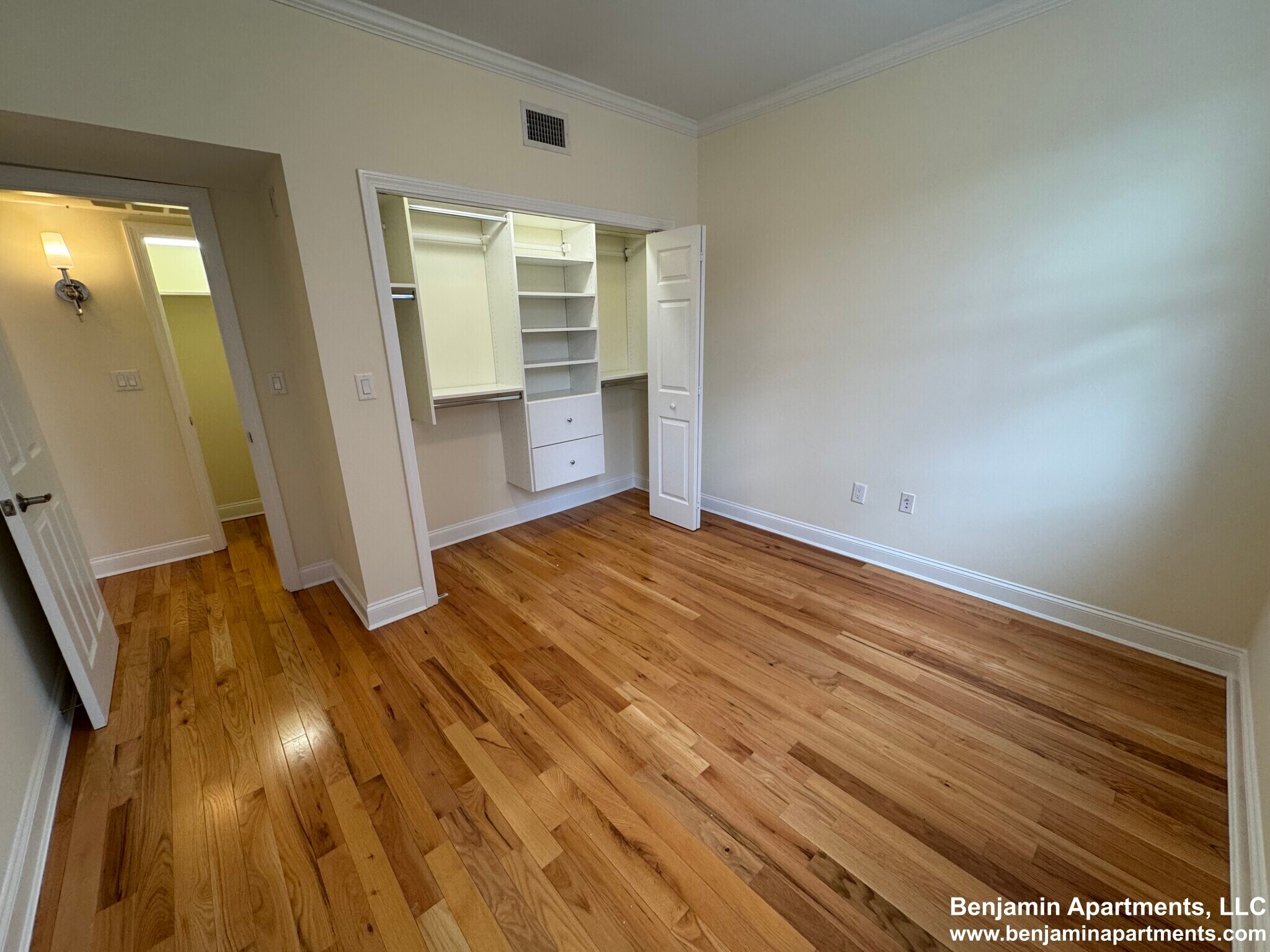 Building Photo - 5 Chauncy St