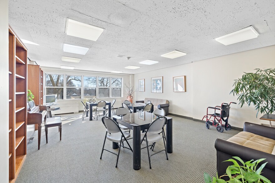 Building Photo - 2625 Park Ave