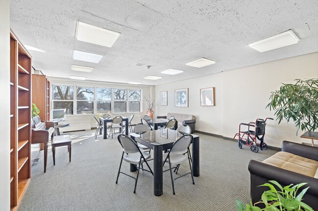 Building Photo - 2625 Park Ave