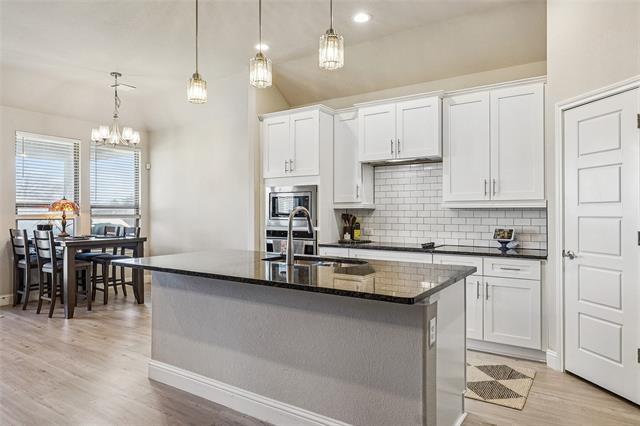 Building Photo - 1304 Beach Dr