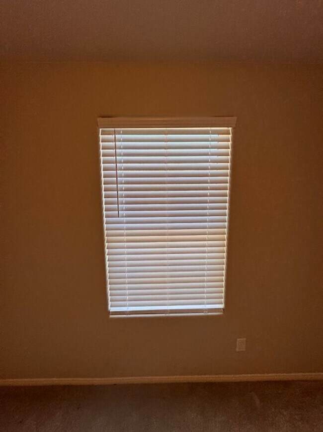 Building Photo - 3 Bedroom Home in a Gated Community! North...