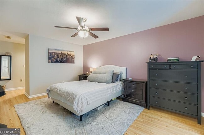 Building Photo - 3302 Pine Heights Dr NE