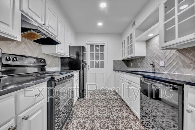 Building Photo - 2076 Montreat Cir