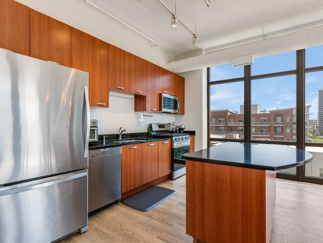 Building Photo - 212 E Cullerton St