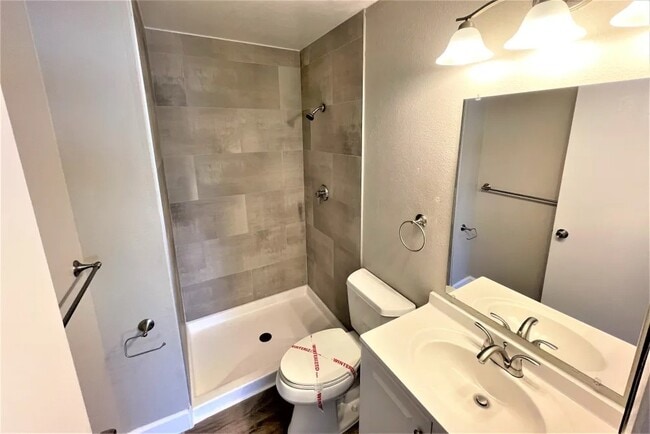 Building Photo - 15807 E Oxford Ave