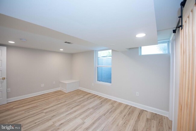 Building Photo - 5022 Laguna Rd