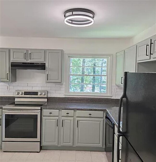 Building Photo - 2863 Catalina Dr