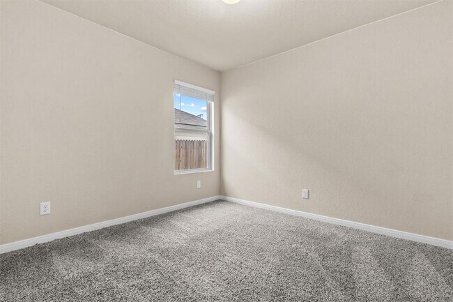 Building Photo - 2039 Rowan Wy